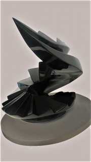 Betty Paiz, Mayan Memories, sculpture on blue marmorine resine, 60 x 58 x 40 cm. 2018