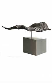 Betty Paiz, TOPOGRAPHY 1, resine and oil painting sculpture, 124x54x79 2018